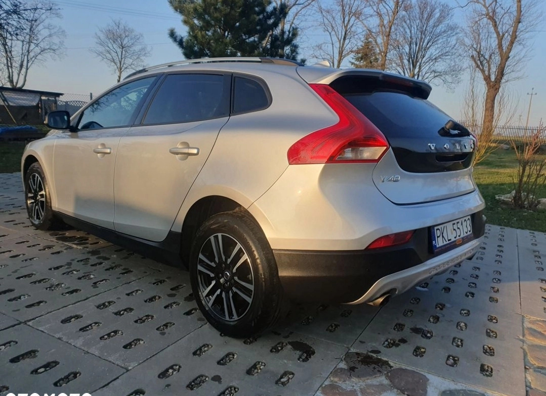 Volvo V40 cena 79000 przebieg: 64000, rok produkcji 2018 z Kłodawa małe 211